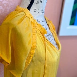 Beautiful top from the loft in bright yellow